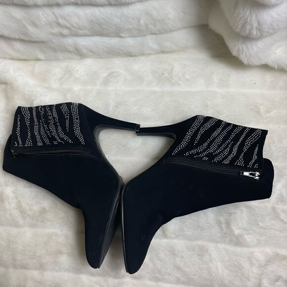 Me too  Eliza black faux suede ankle boots embellished with  silver studs SZ11M - Picture 7 of 11